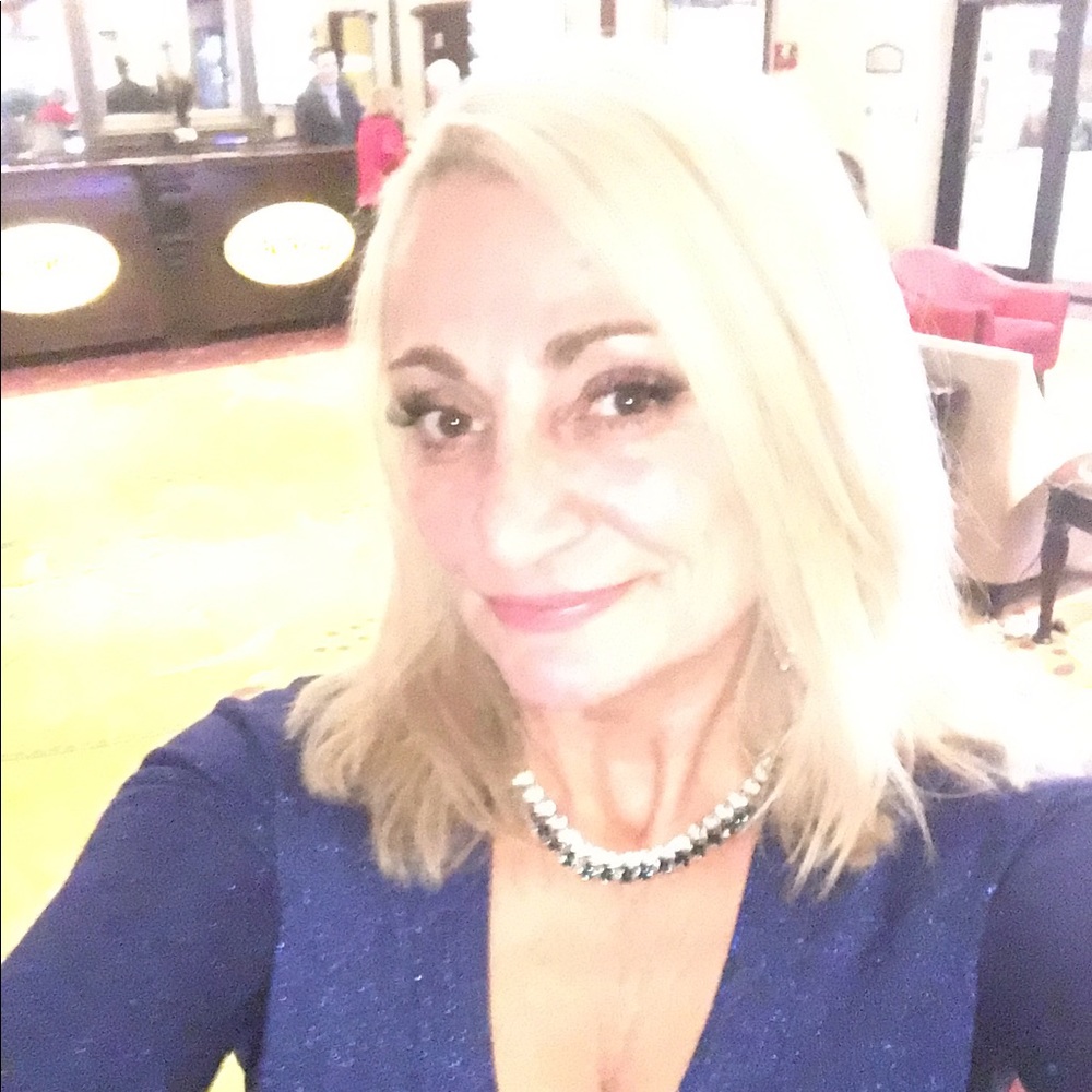 Meet your Posher, Lori